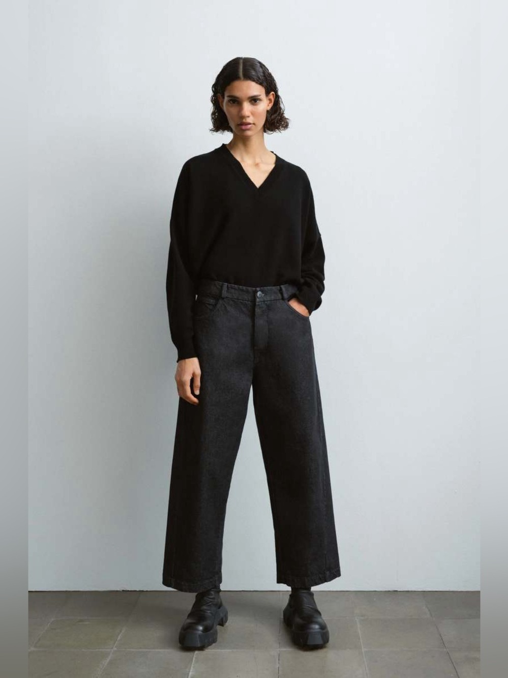 Cordera Straight Jeans in Black - Size 2